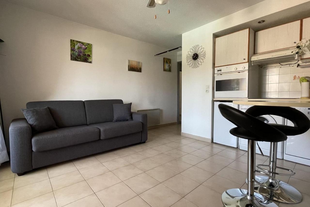 T2 With Balcony Close To The Sea Sainte-Maxime Exteriör bild